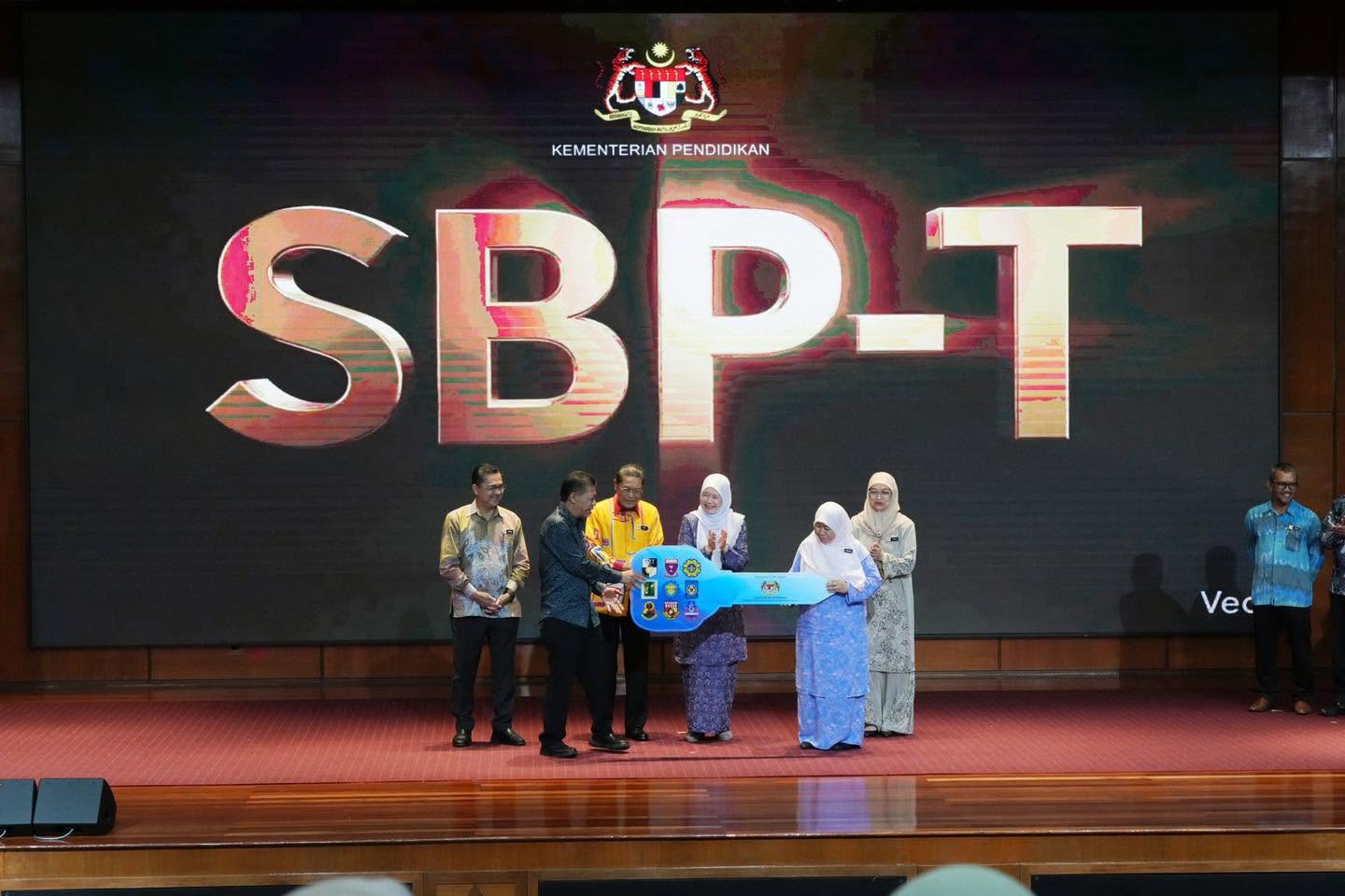 Majlis Penyerahan Pengurusan Sekolah Menengah Teknik Kepada Bahagian Pengurusan Sekolah Berasrama Penuh
